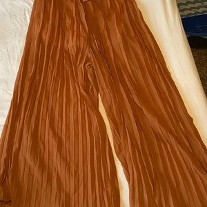 Wide leg accordion pant